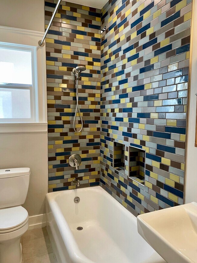 Building Photo - 482 38th St