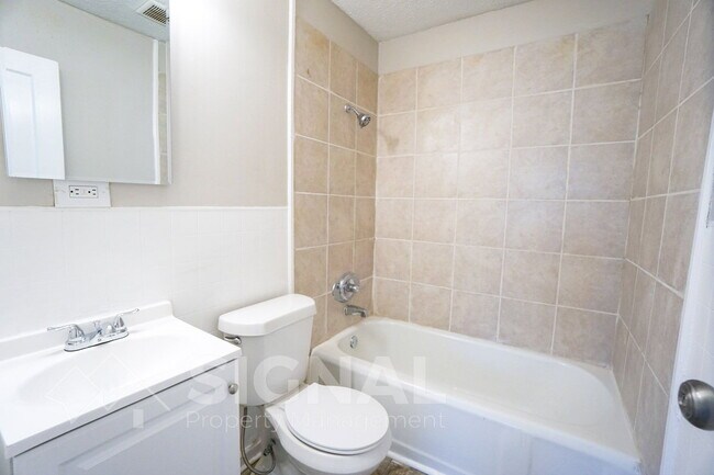 Building Photo - 581 Seminole Cir