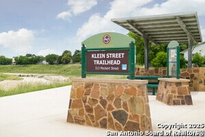 Building Photo - 131 Klein St