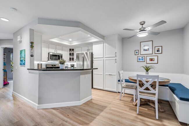 Building Photo - 2BR, 2BA UPGRADED CONDO DEL MAR! PET FRIEN...