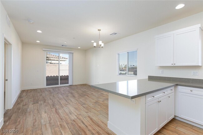 Building Photo - 1410 Pink Dawn Dr