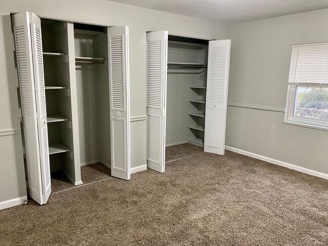 Building Photo - Quaint One Bedroom Apartment