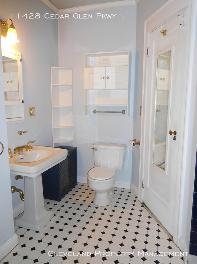 Building Photo - Upscale Cedar Glen Cleveland Condo