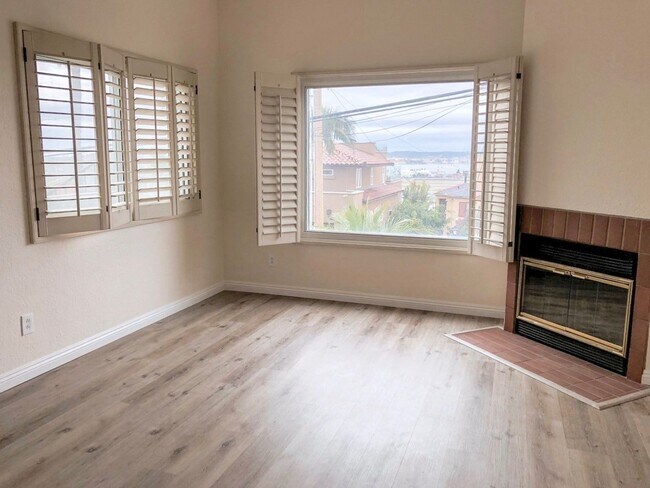 Building Photo - 2bd/2bth Condo with Private Patio, In-Unit...