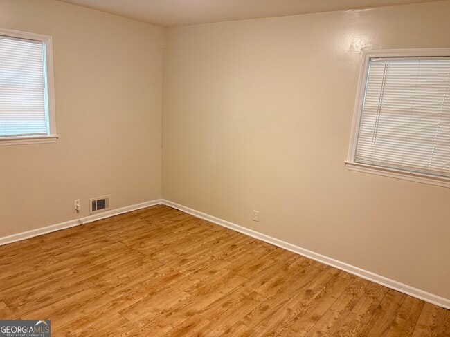 Building Photo - 407 Fayetteville Rd