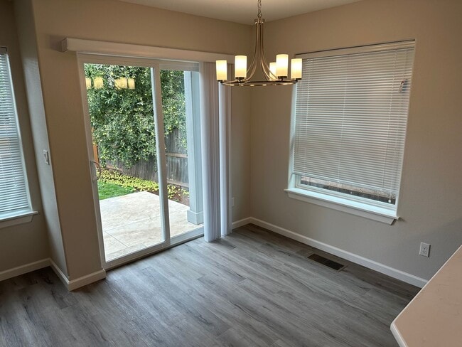 Building Photo - New 3 Bed / 3 Bath Duplex! $500 Amazon Gift Card! First 1.5 Month's Rent Is Free!