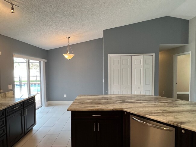 Building Photo - Fountain Lakes Community