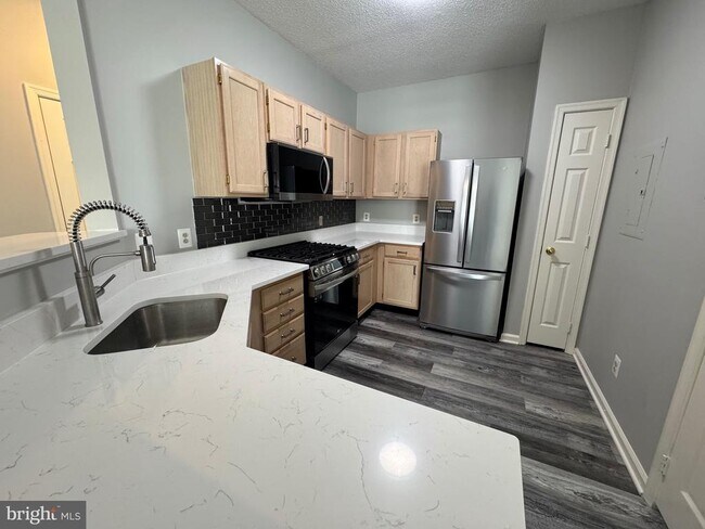 Building Photo - 1716 Lake Shore Crest Dr