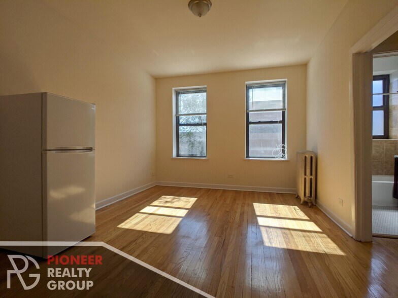 Building Photo - 3735 N Spaulding Ave
