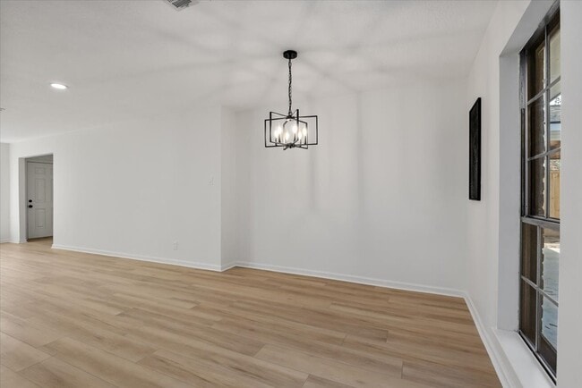 Building Photo - 20 Woody Creek Dr