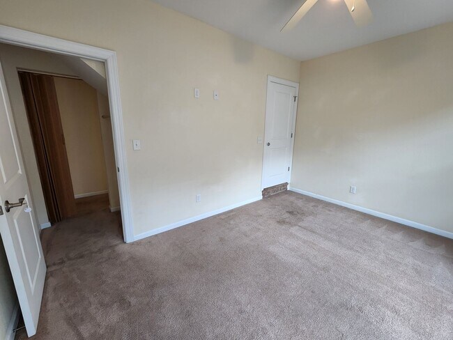 Building Photo - AVAILABLE for showing NOW for ODU FALL SEMESTER 2026!  5-Bedroom near ODU, Military Bases, Hospit...