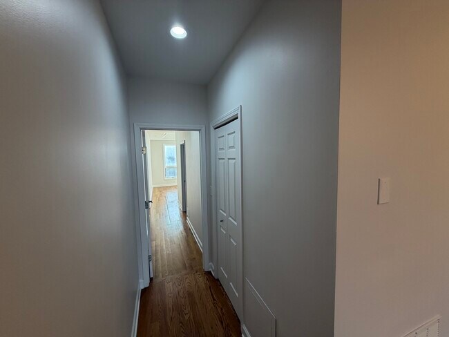 Building Photo - 1347 N Sedgwick St