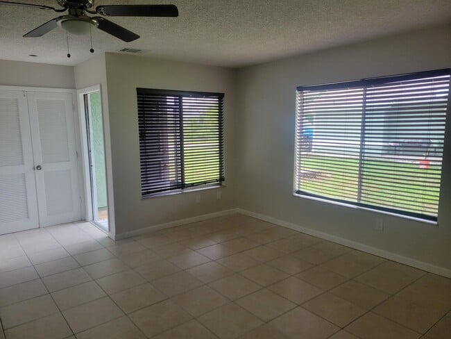 Primary Photo - 1758 SE Ryecroft Ct