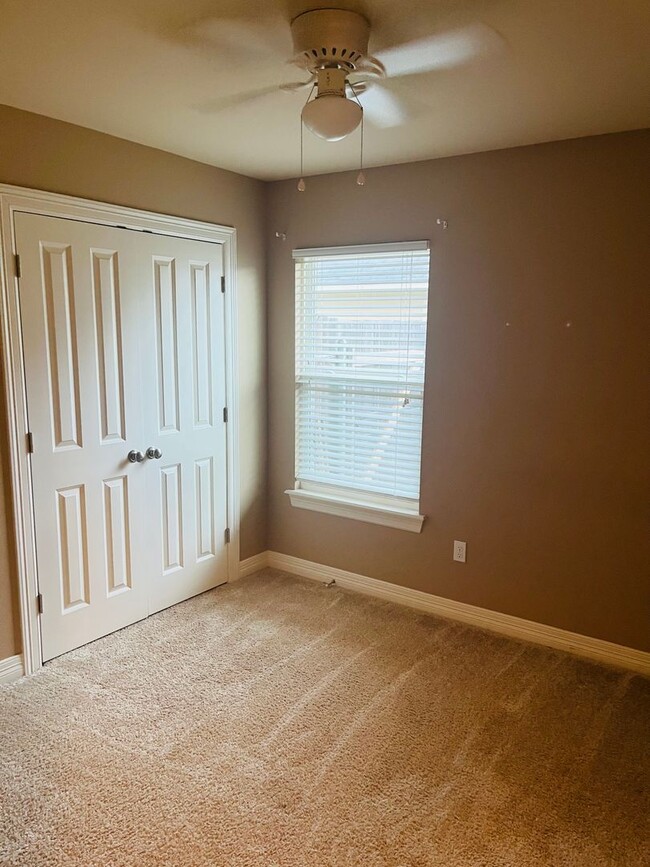 Building Photo - 359 Avondale Ln