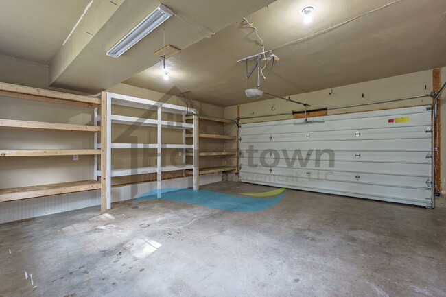 Building Photo - 4 Bedroom 4 Bathroom Home with Attached 2-...
