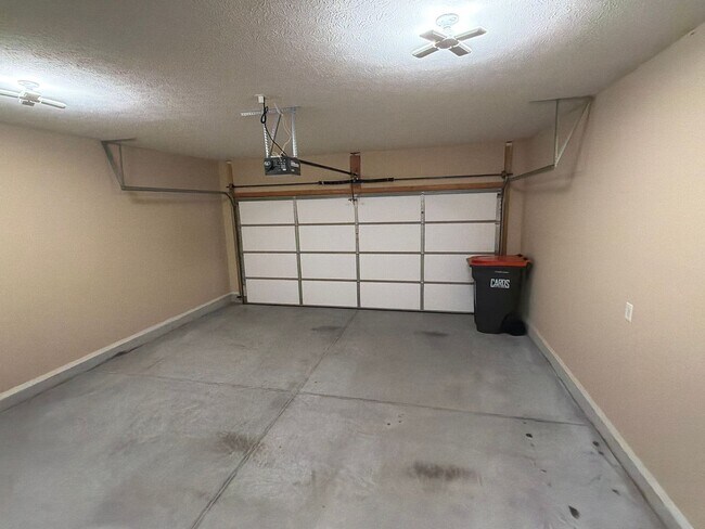 Building Photo - Your Perfect Home Awaits