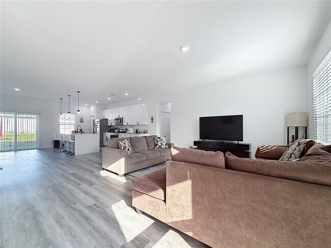 Building Photo - 16950 SW 42 Ave