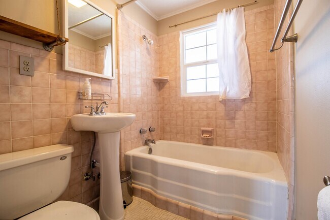 Building Photo - 575 I St