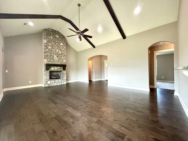 Building Photo - Gorgeous Home with Vaulted Ceilings and La...