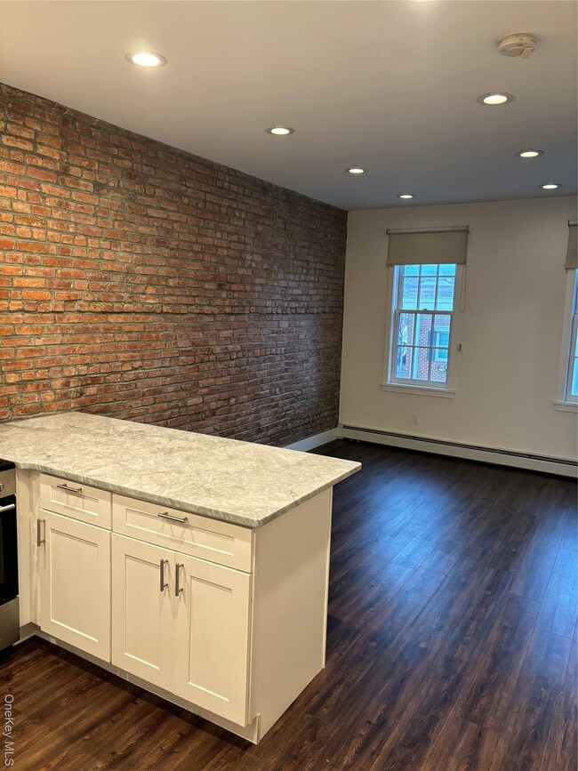 Building Photo - 134 Tulip Ave