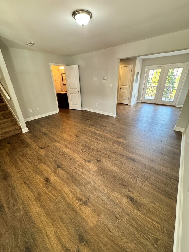 Building Photo - Modern Town Home on Beals Chapel