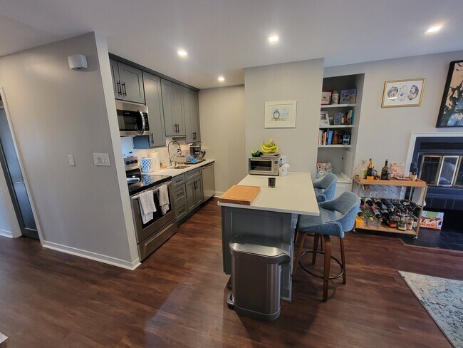 Building Photo - 23 Andrew Pl