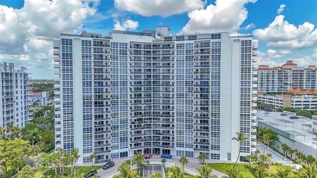 Building Photo - 2841 N Ocean Blvd