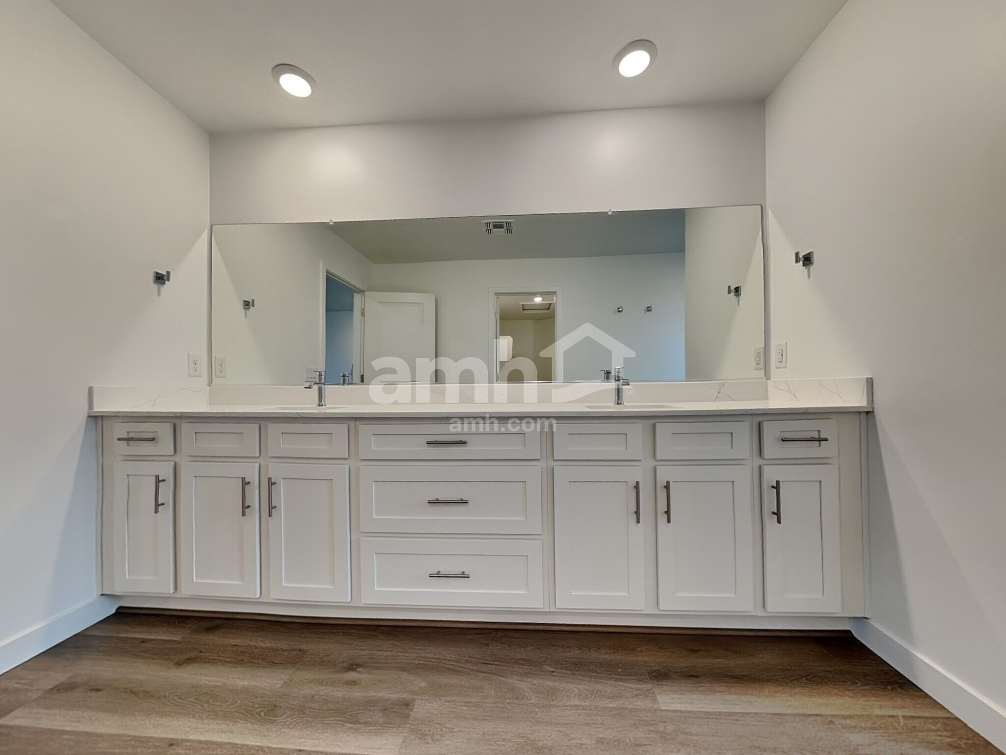 Building Photo - 9629 E Friedel Dr