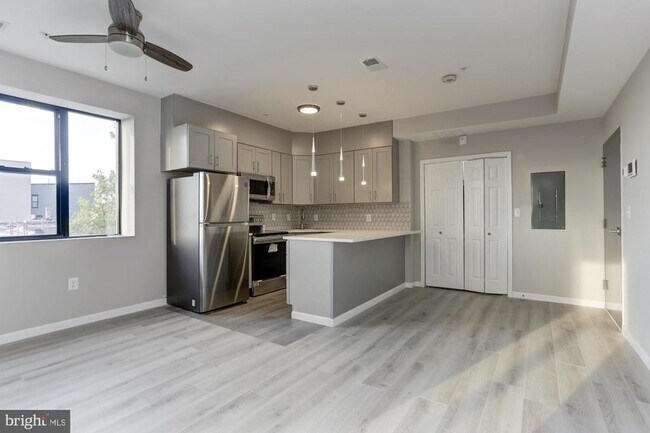 Building Photo - 400 N Highland Ave