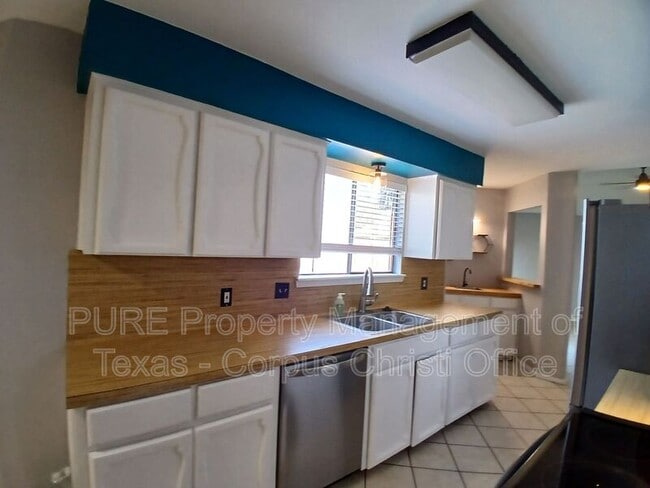 Building Photo - 4033 Sandy Hollow Creek Dr