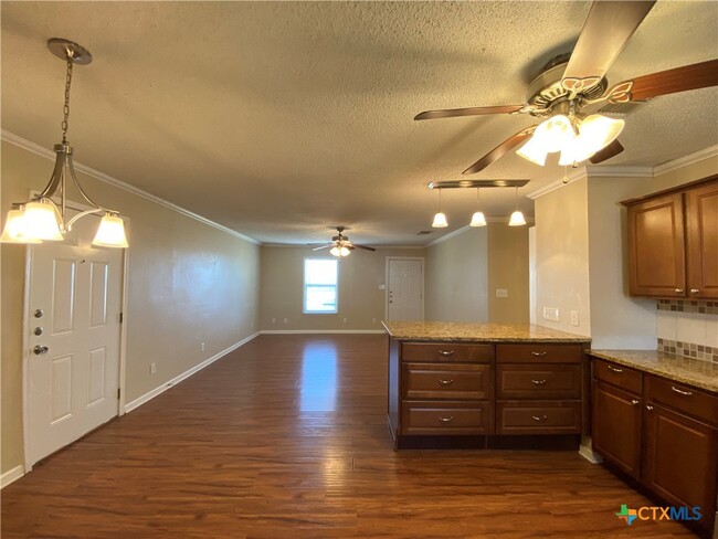 Building Photo - 1490 W Klein Rd