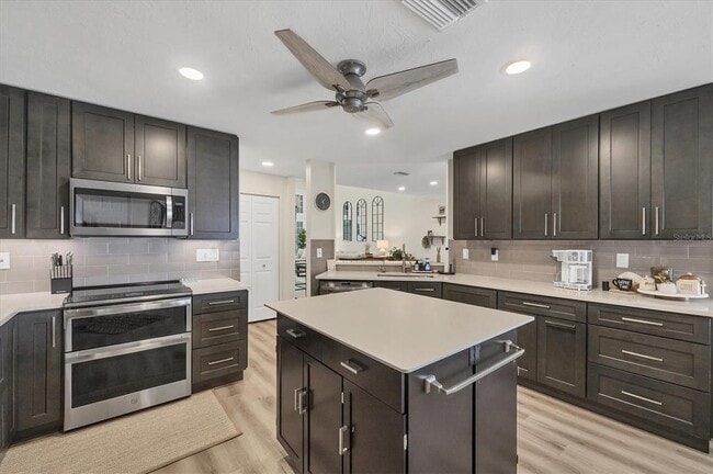 Building Photo - 1719 Starling Dr