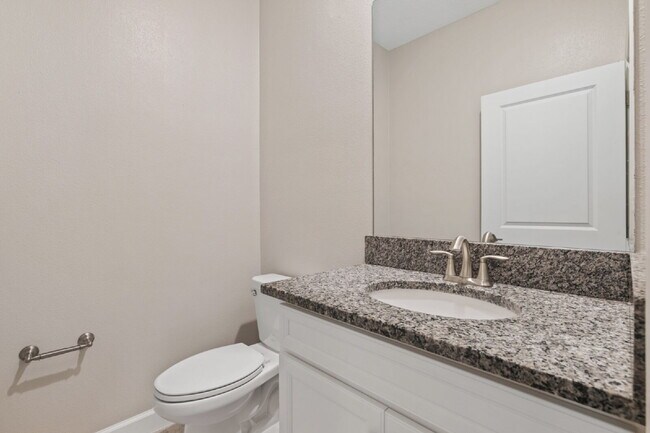 Building Photo - "Spacious 4-Bed Oasis with Granite Charm in Lutz!"In a gated community with 2 Cars garage