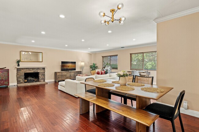 Building Photo - Chic Family house in West Covina