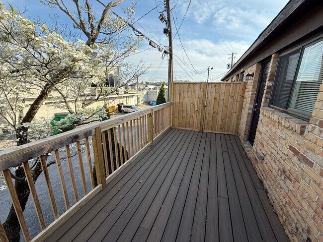 Back Deck - 1865 Montclaire Ln