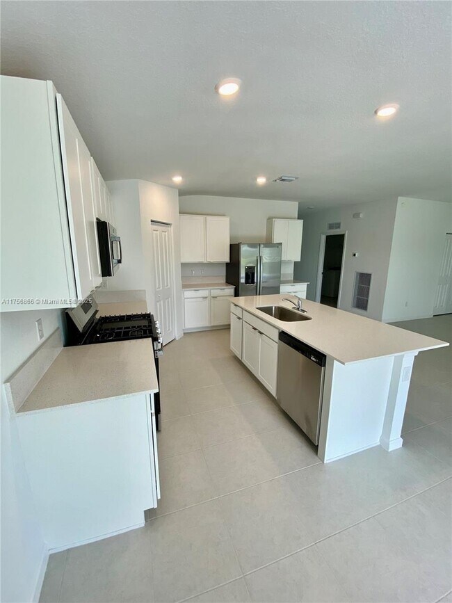 Building Photo - 5971 Pickering Dr