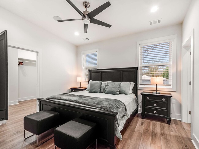 Primary room - 1371 Lyle Ave