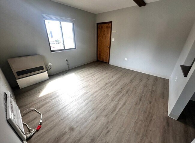 Building Photo - 10 Thompson St