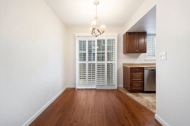 Building Photo - Loft Style Townhouse Available in Arvada!