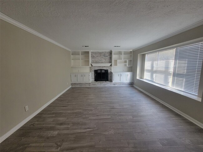 Building Photo - 4015 Chapel Square Dr
