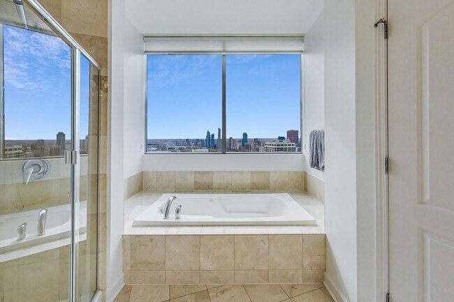 Building Photo - 420 E Waterside Dr
