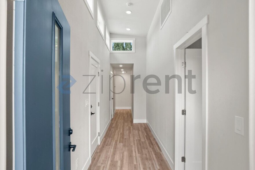 Building Photo - 42740 Jefferson St