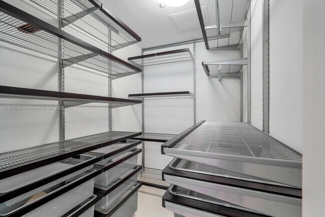 Building Photo - 495 Brickell Ave