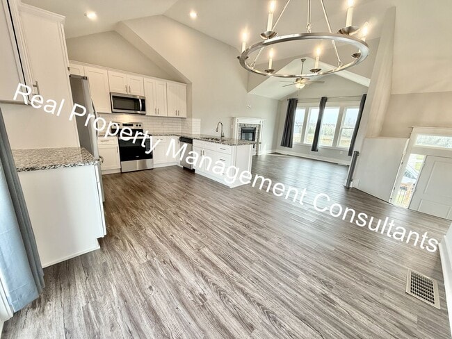Building Photo - $500 off Move In Special on 4-bedroom, 3-b...