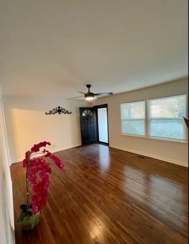 Building Photo - Updated 2-Bed, 1-Bath in Tulsa!