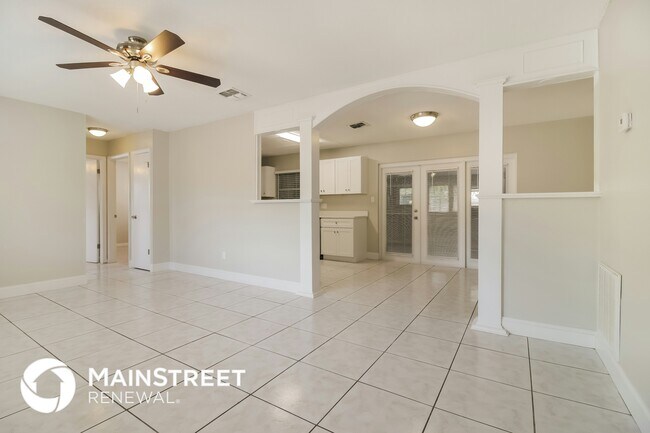 Building Photo - 215 Lochmond Dr