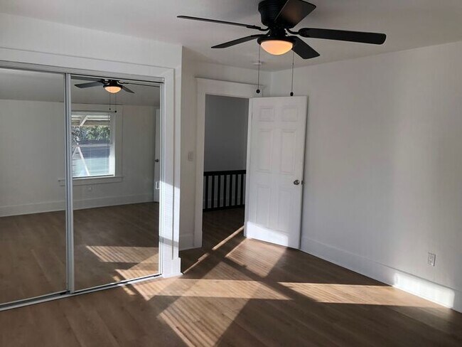 Building Photo - Two Story Home - 7 Bedrooms and 4 Bathroom...