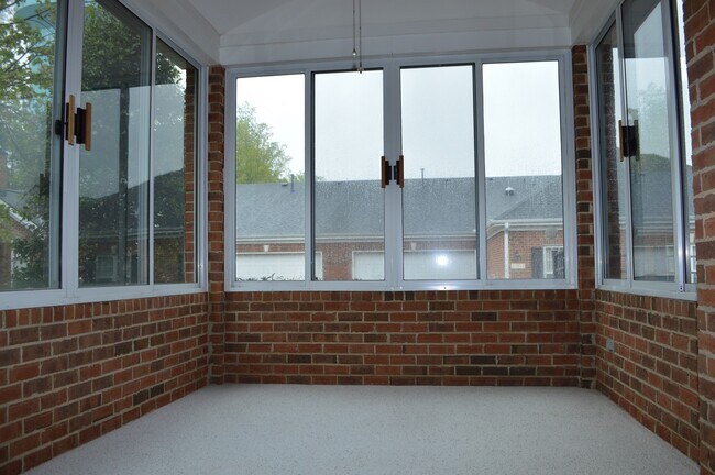Building Photo - 210 Baines Ct