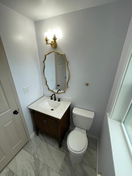 Building Photo - 1600 E 29th St