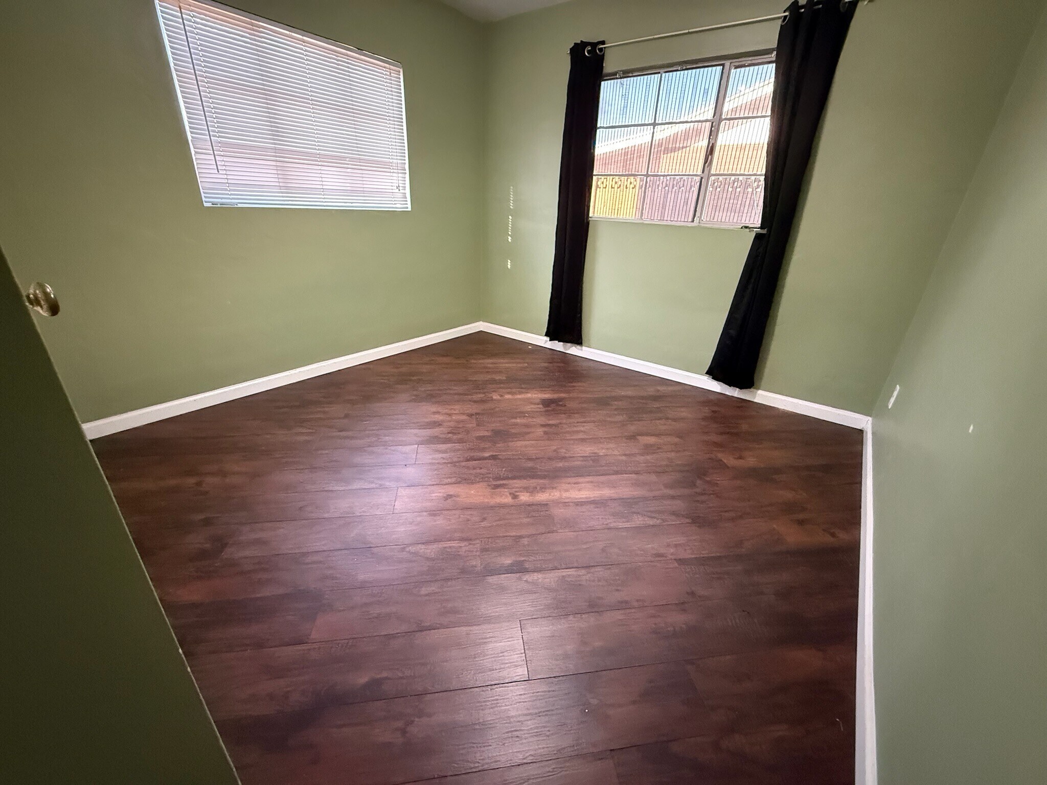 Building Photo - 1634 E 12th St